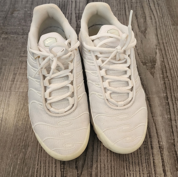 Nike White Sneakers - Picture 4 of 4